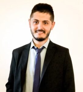 Retrato profesional del abogado Dr. Sánchez Ferre, especialista en habilitación comercial CABA.